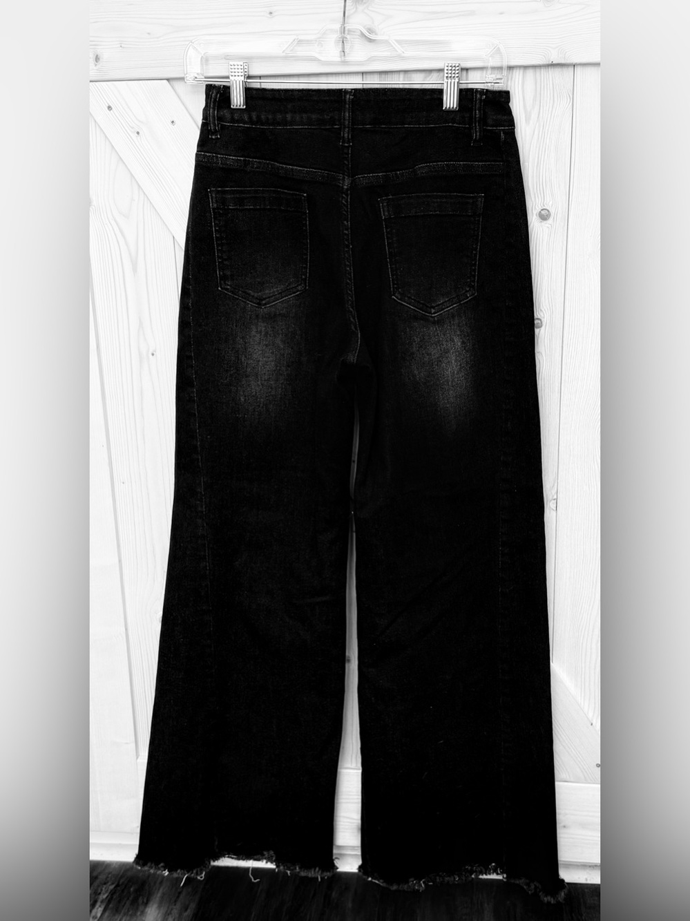 High-Rise Black Wide-Leg Jeans with Frayed Hem - Picture 2 of 7
